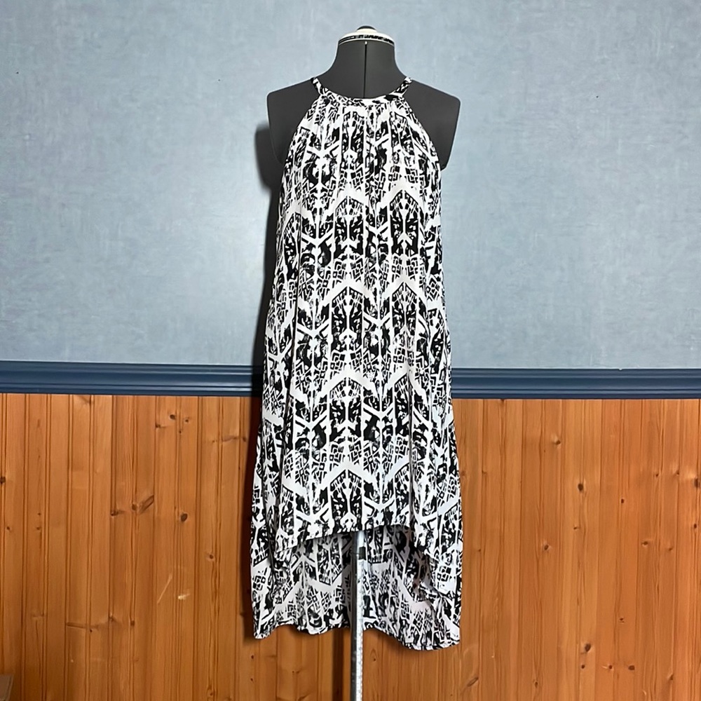 🔥3 for $15 Sale- Black and white high neck dress with high low hem